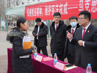我校与滨海新区法院联合开展法治宣传活动